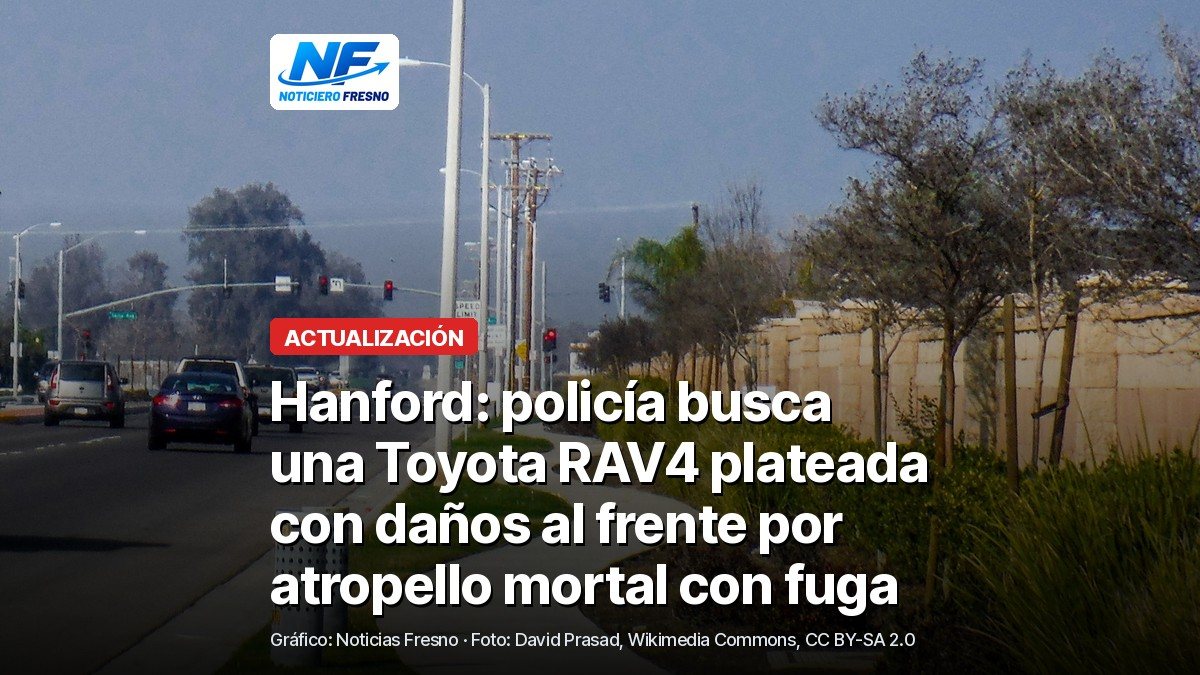 Foto de archivo de la Avenida 12 en Hanford, con banqueta y postes de luz, con el titular de la actualización sobre el atropello con fuga; no es el lugar del choque