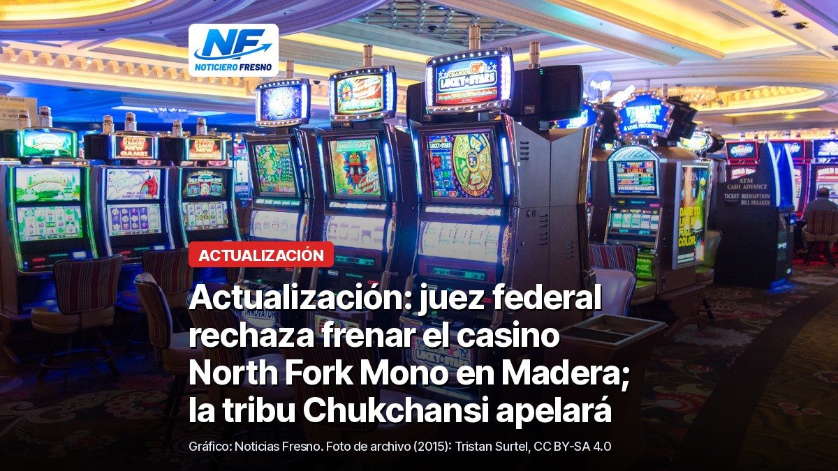 Foto de archivo de 2015 de una fila de máquinas tragamonedas en un casino de Las Vegas, con el titular de la nota; no es el casino North Fork Mono