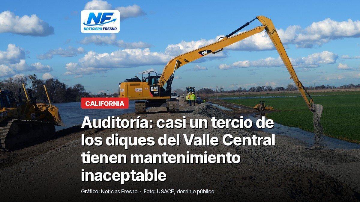 Foto de archivo de 2017 de trabajos de reparación en un dique del área del río San Joaquín, con una excavadora junto al agua y campos verdes, con el titular de la nota