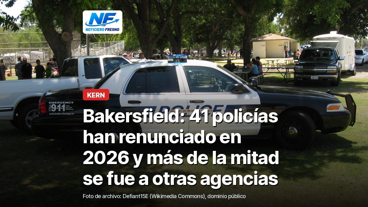 Foto de archivo de una patrulla del Departamento de Policía de Bakersfield estacionada en un parque, con el titular de la nota