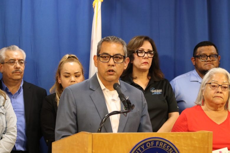 Conferencia de prensa en Fresno sobre la propuesta de fondo para defensa legal de inmigrantes