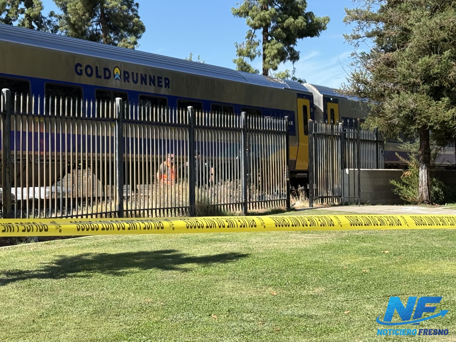 Agentes y personal de emergencia en el lugar, junto a Fresno City College. Foto: Noticias Fresno
