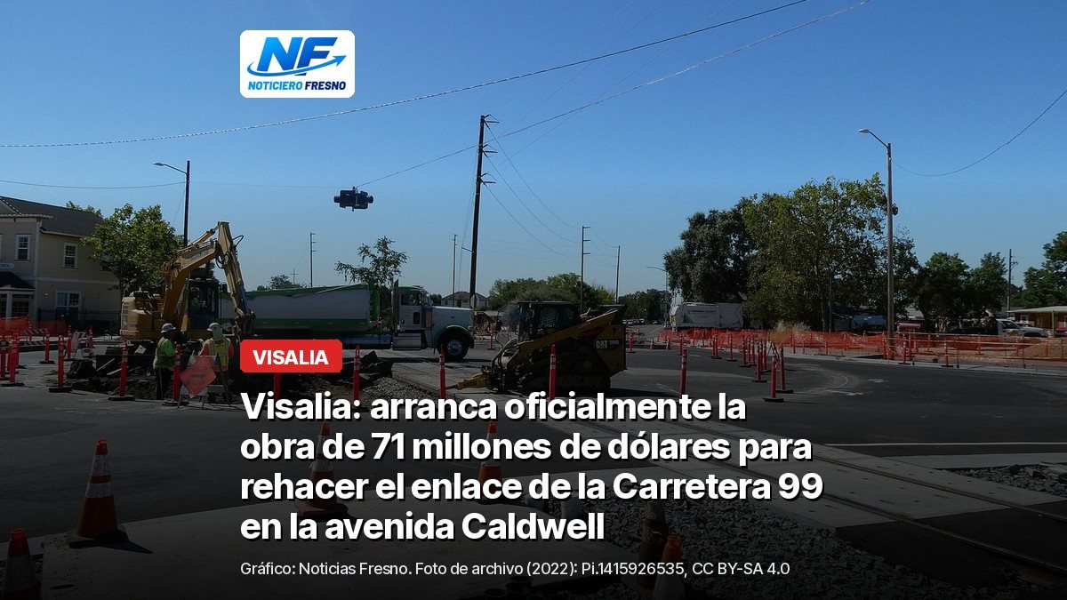 Obra de construcción de una glorieta con conos, máquinas y trabajadores a lo lejos, foto de archivo de 2022, con el titular de la nota