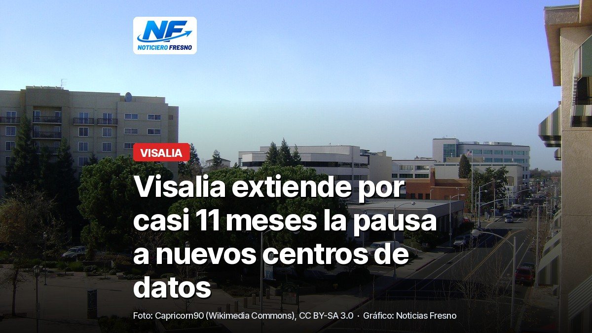 Vista de la avenida Acequia en el centro de Visalia, con edificios de oficinas, árboles y cielo despejado, con el titular de la nota