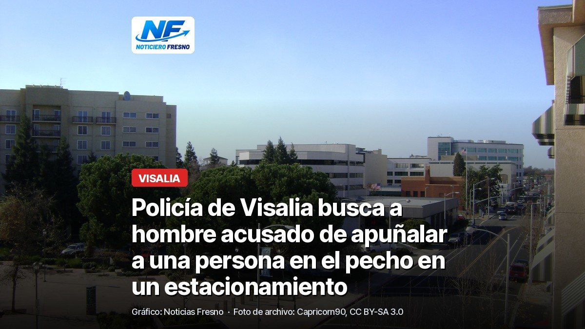 Foto de archivo de la avenida Acequia en el centro de Visalia, con edificios, árboles y la calle, con el titular de la nota sobre el apuñalamiento; no es el lugar del ataque